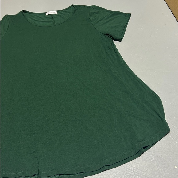 Esenchel Green Short Sleeve Shirt (Women’s XL) - Picture 3 of 8